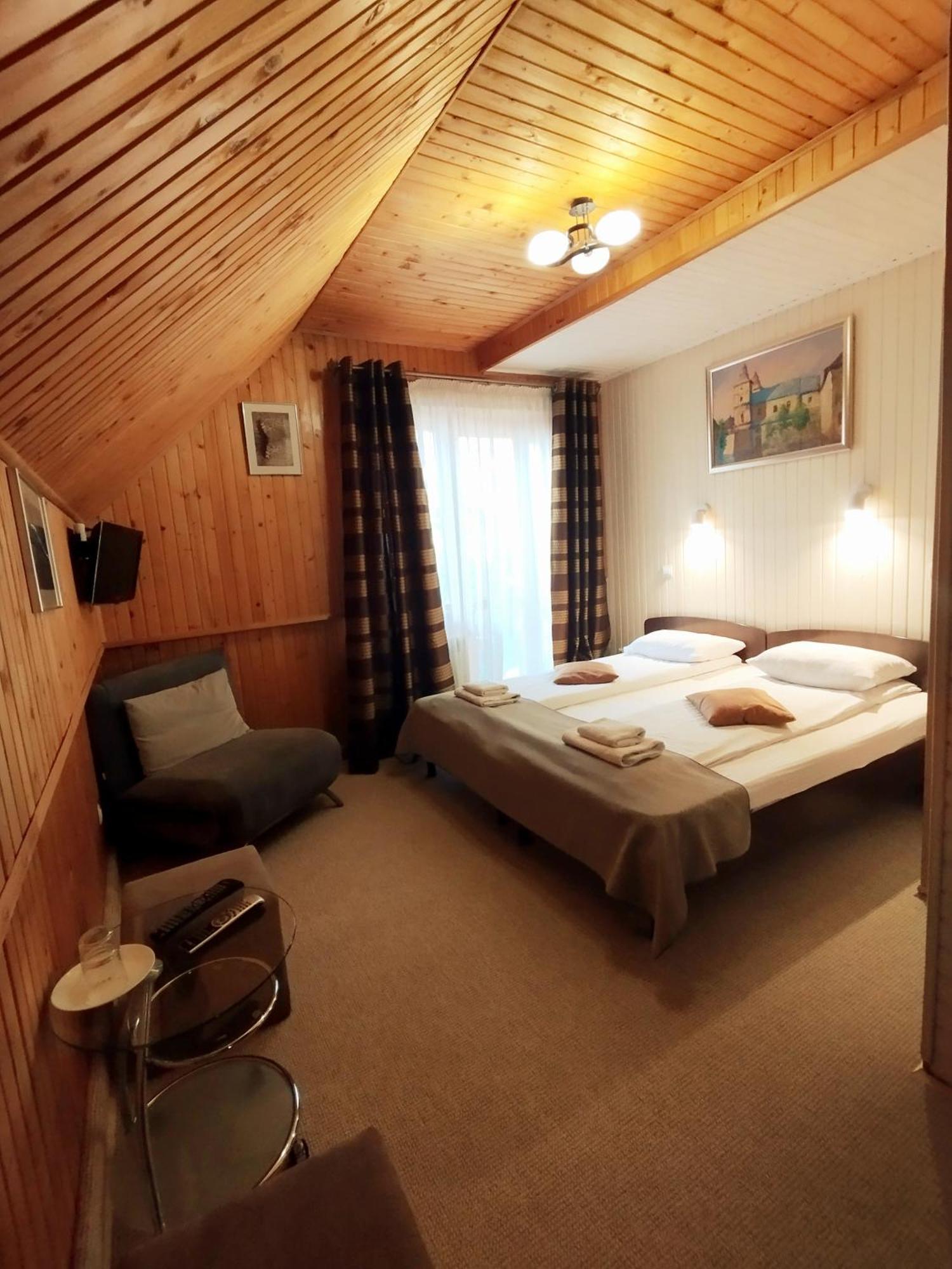 Zdybanka Hotel *